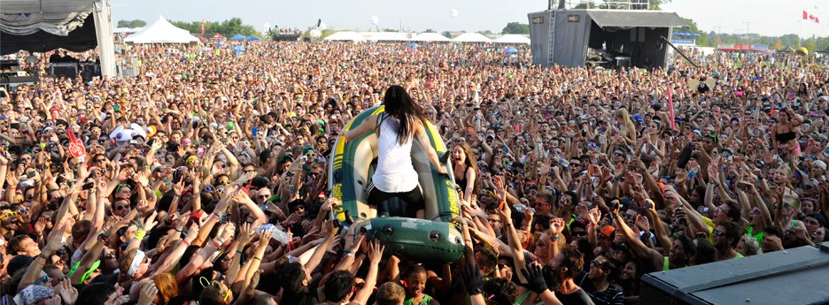 Steve Aoki, Crowd Surfing Steve Aoki, Crowd Surfing