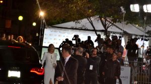 Kate Hudson, greeting cameras